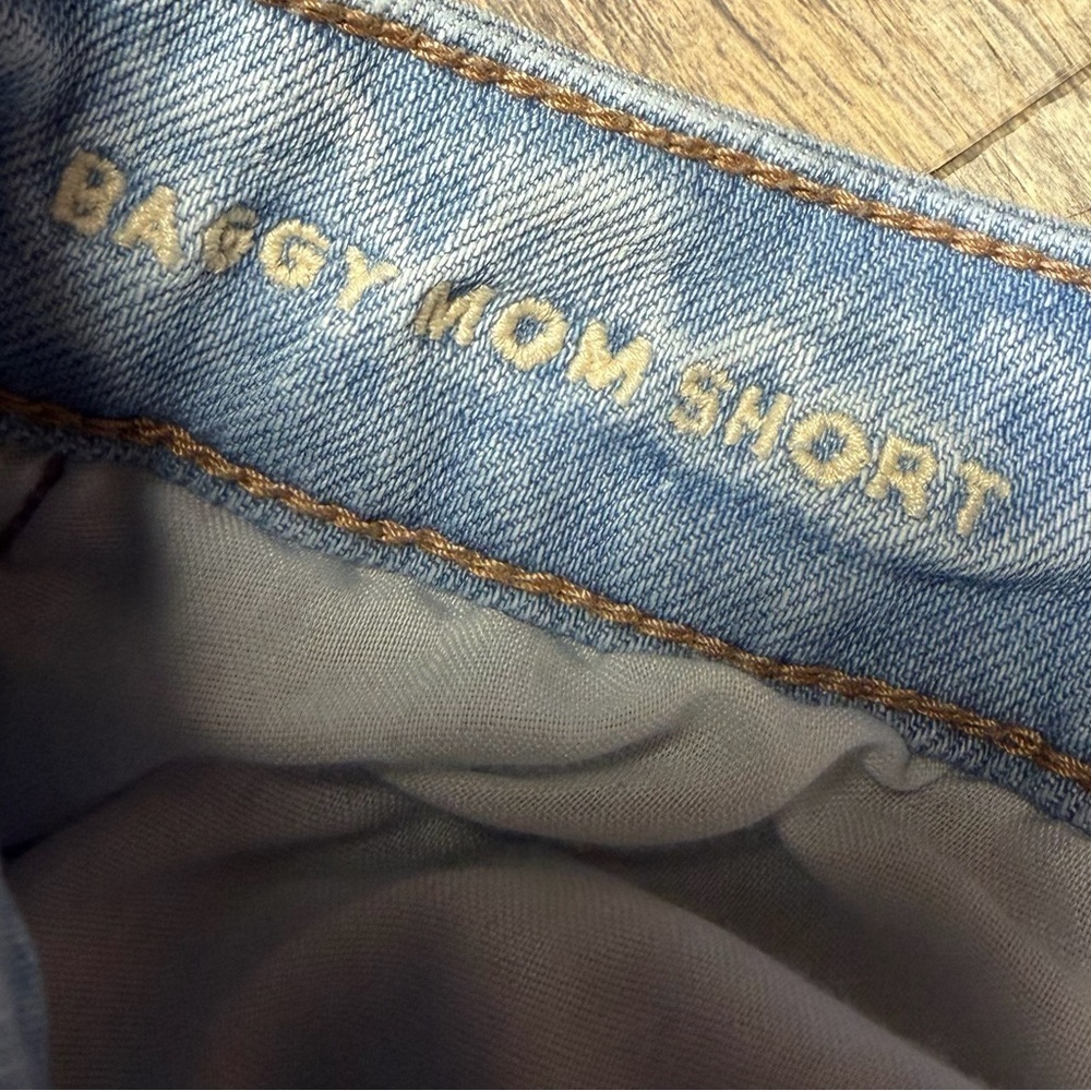 American Eagle Baggy Mom Shorts Womens 4 Blue High Rise Light Wash Denim Cutoff - Picture 7 of 8